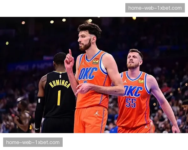 霍姆格伦空间型五号位定位清晰，三分命中率稳定在38%以上